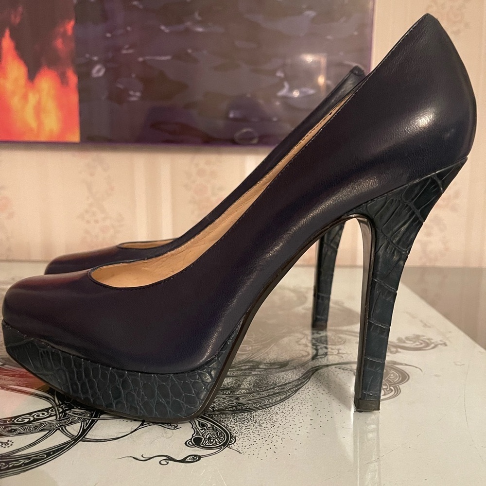 Nine West diva platform pumps size 8 M Dark gray. 4.5 inch stiletto heel.